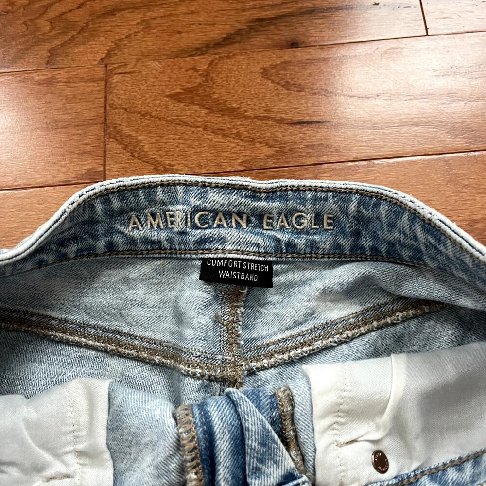 American Eagle Light Wash Blue Mom Denim Jean Shorts Size 6 - Picture 3 of 6